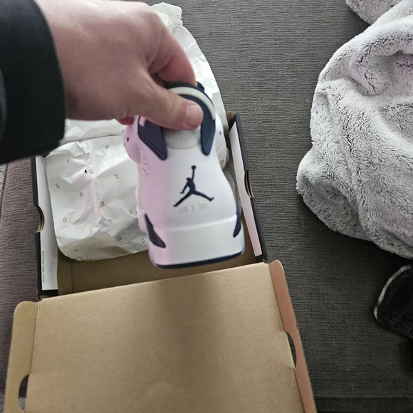 Men's size 8 Retro Jordan 6 Midnight Navy - Picture 2 of 5